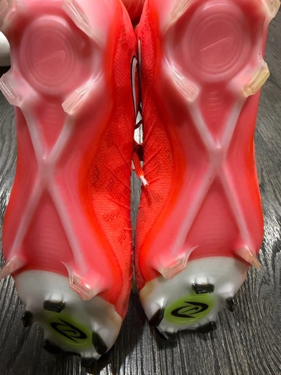 Athletic_Shoes